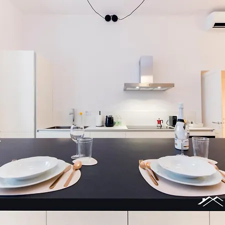 Train Station| 3br| A/c| Center By Tilo Appartement *