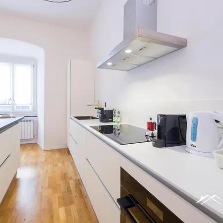 Train Station| 3br| A/c| Center By Tilo *