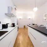아파트 Train Station| 3br| A/c| Center By Tilo *